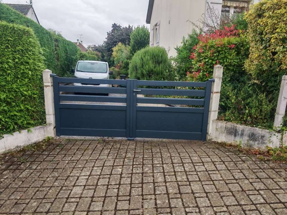 portail aluminium ajourée gris anthracite